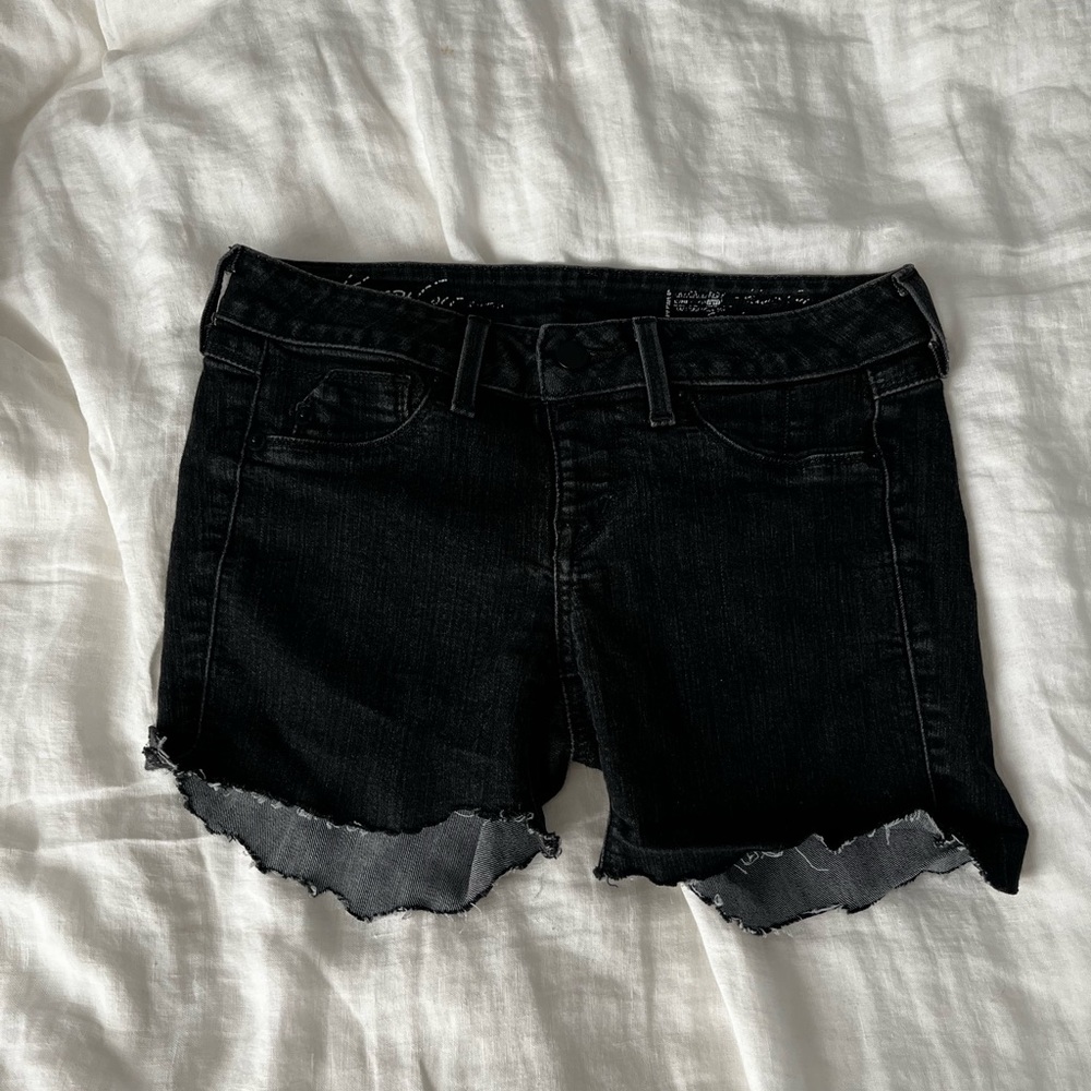 Kenneth Cole Woman’s distressed shorts